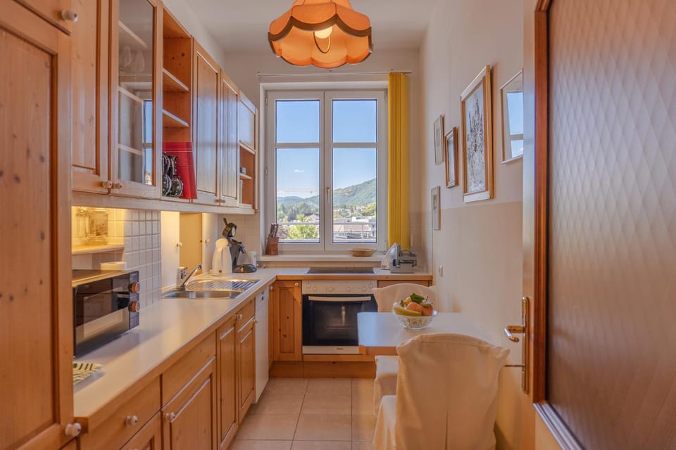 Coffee/tea facilities, microwave, kitchen