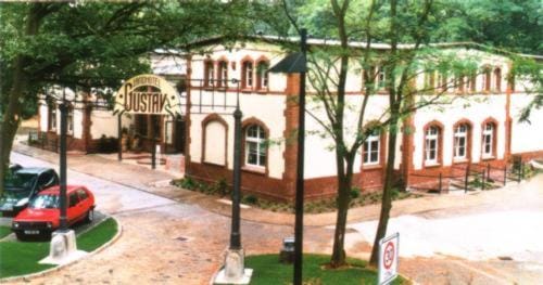 Facade/entrance, Bird's eye view