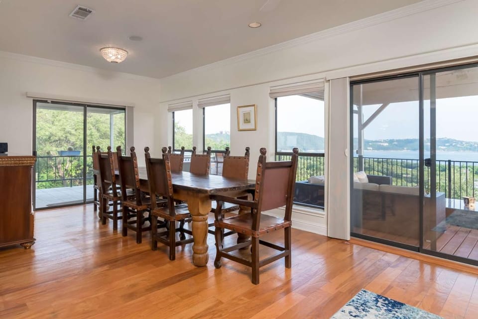 Mountain Trail Retreat House in Lake Travis