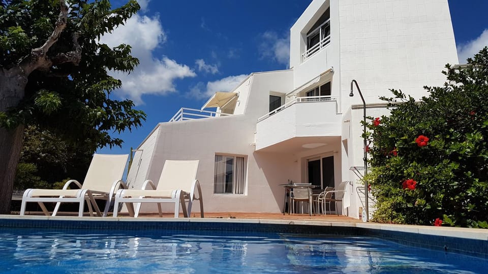Property building, Pool view, Swimming pool, sunbed
