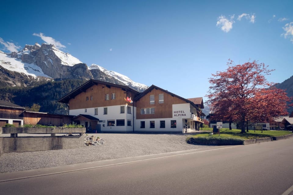 Hotel Alpina Hotel in Canton of Valais