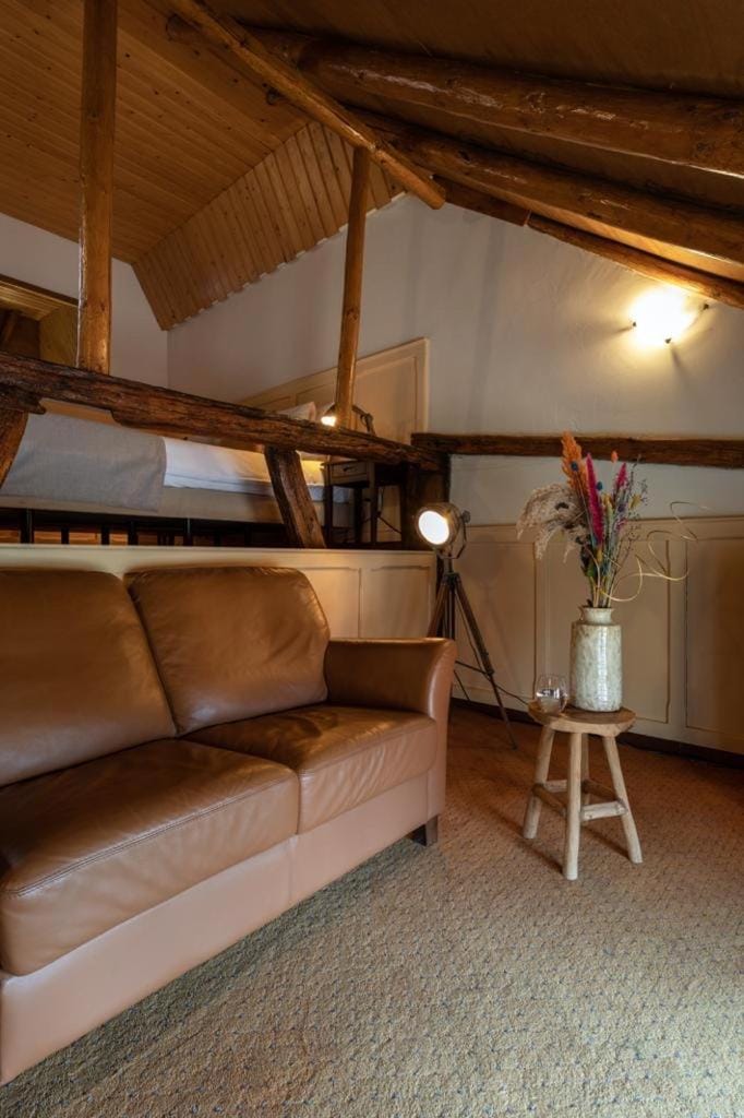 Living room, Seating area, Food