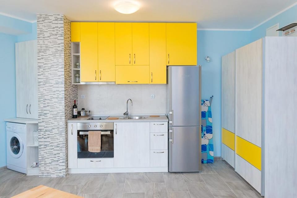 Апартамент в жълто Apartment in Burgas
