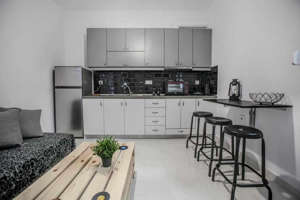 Kitchen or kitchenette, Dining area, Communal kitchen