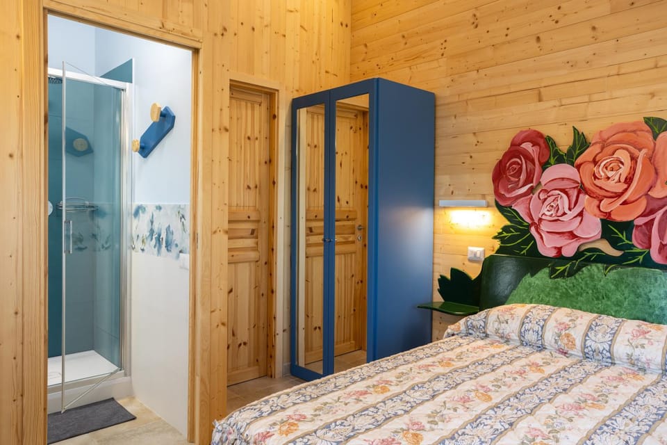 Photo of the whole room, wardrobe