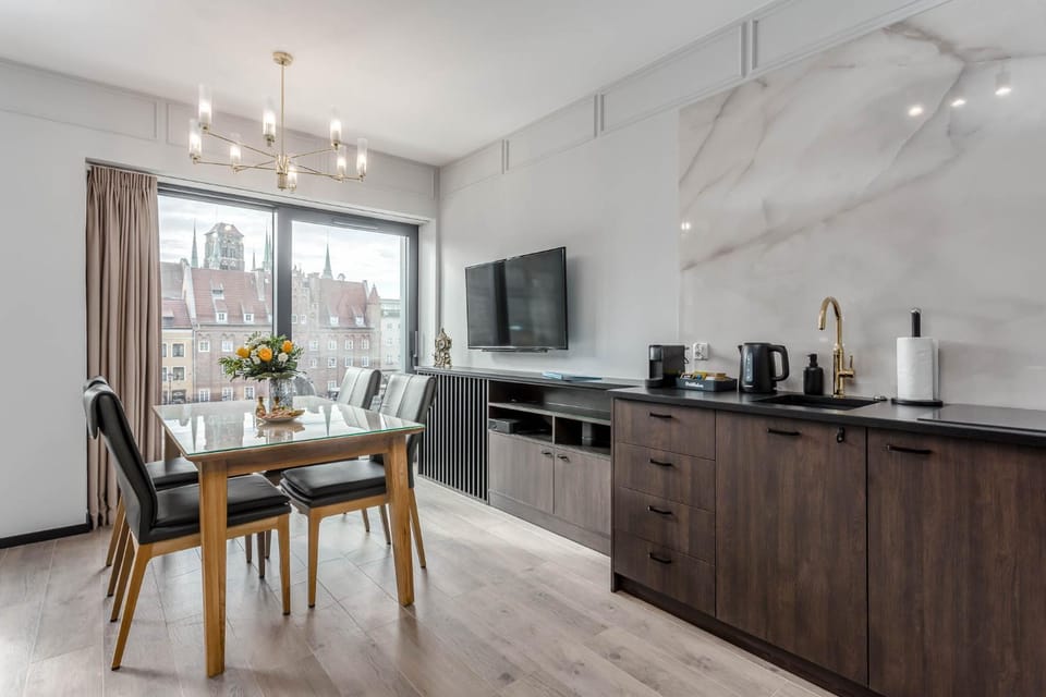 TV and multimedia, Coffee/tea facilities, Kitchen or kitchenette, Dining area, stove