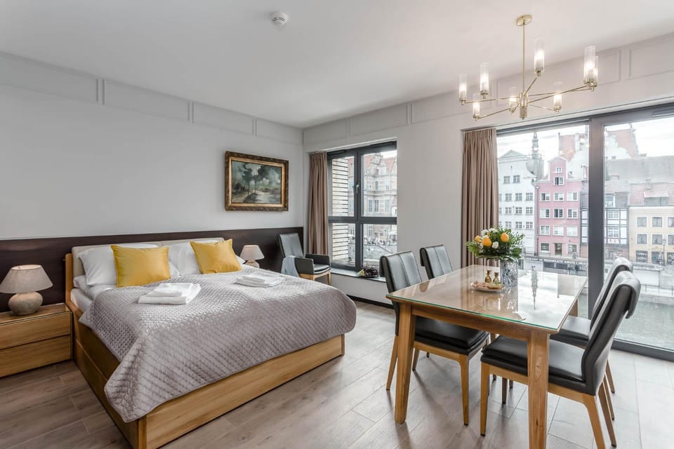 Bed, Living room, Photo of the whole room, Seating area, Dining area