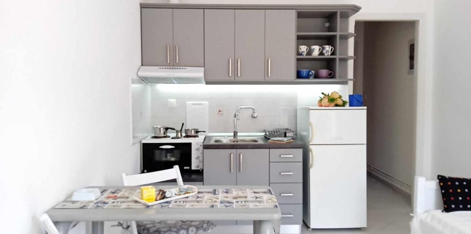 Coffee/tea facilities, Kitchen or kitchenette, pet friendly, stove, kitchen