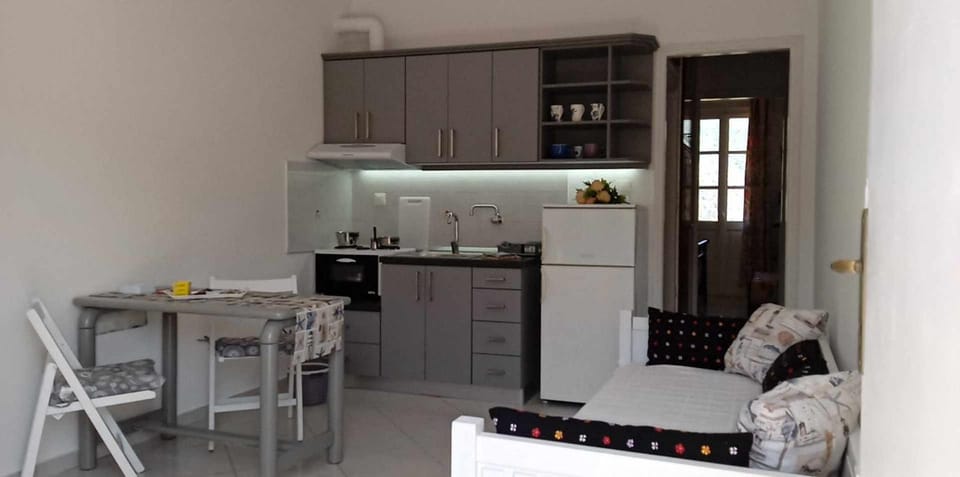 Coffee/tea facilities, Kitchen or kitchenette, Living room, Seating area, Dining area, pet friendly, stove, kitchen