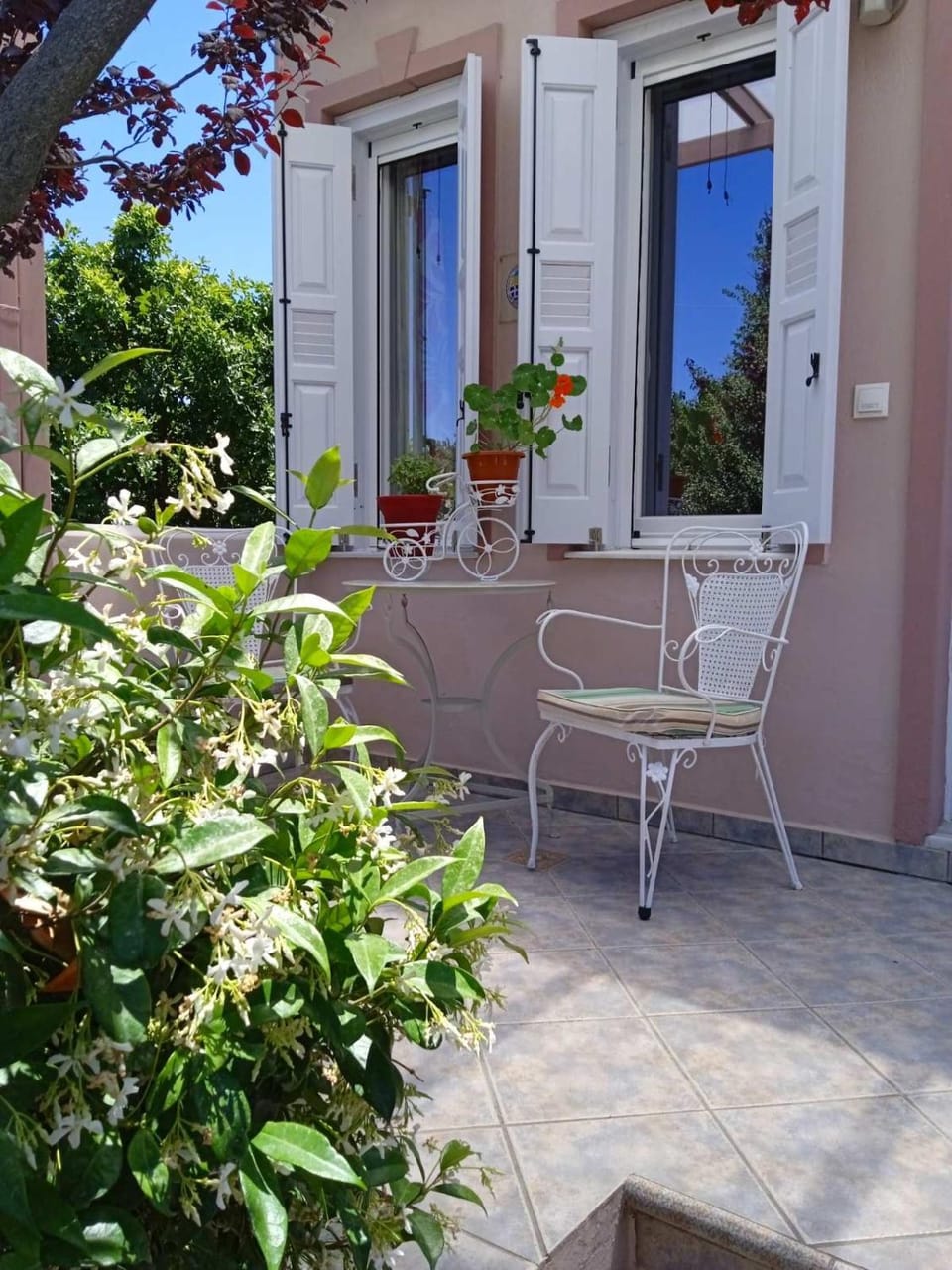 Patio, Facade/entrance, Garden, View (from property/room), Balcony/Terrace, Dining area, Garden view