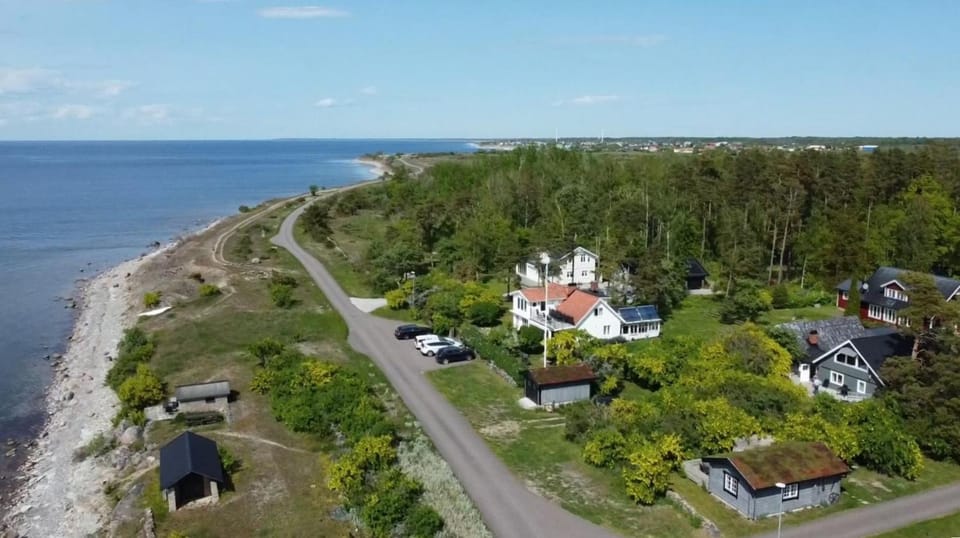 Property building, Neighbourhood, Natural landscape, Bird's eye view, Beach, Sea view, Location