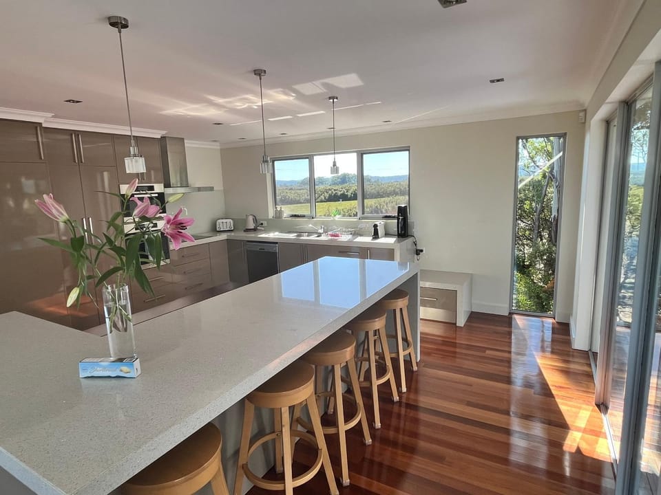 Harbour Lookout House in Strahan