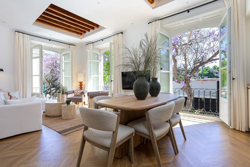 View (from property/room), Balcony/Terrace, Living room, Seating area, Dining area