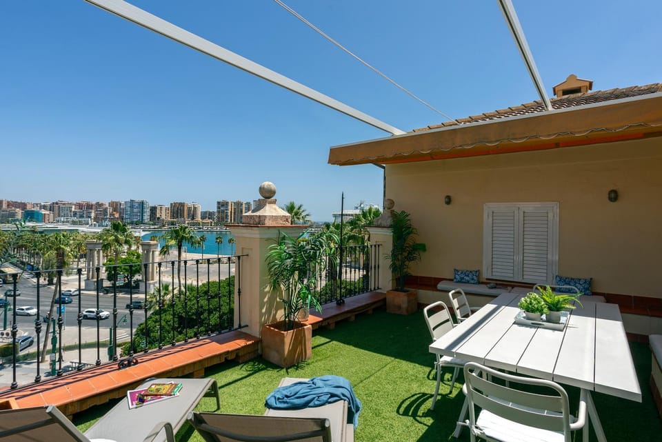 Property building, Spring, Day, Natural landscape, Summer, View (from property/room), Balcony/Terrace, Dining area, Sea view, sunbed