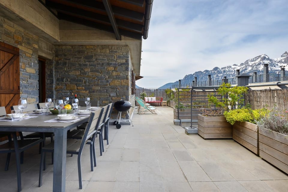 Bonita stay B Paz:Casa grande, Piscina, BBQ,Fibra House in Aragon