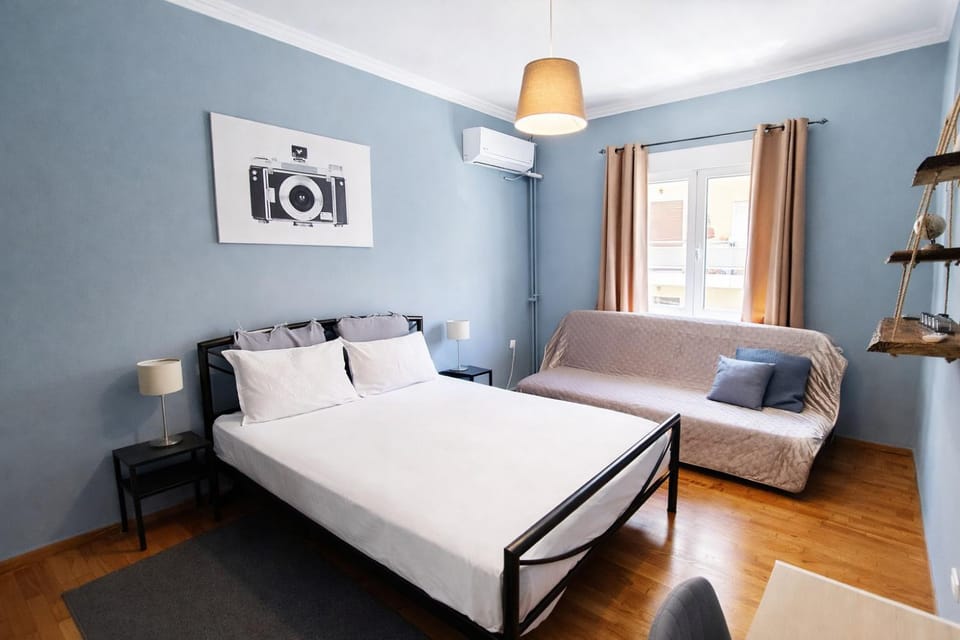Comfortable Modern Entire House near the center of Athens-Blue Serenity Apartment in Athens