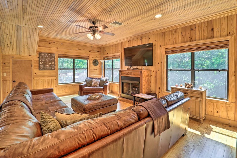 10 Mi to Grandfather Mountain: 'Wolfe Creek Cabin' Cabin in Tennessee