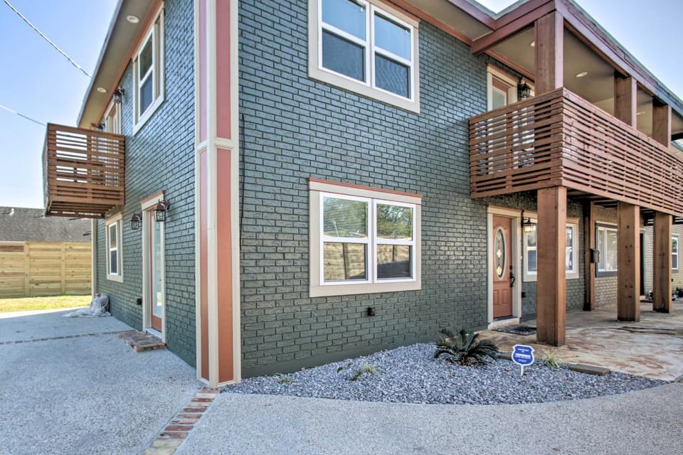 Walk to City Park: Contemporary NOLA Home House in New Orleans