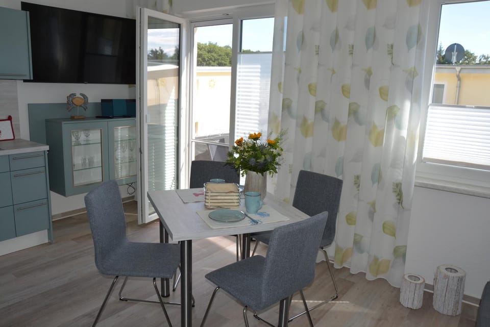 Photo of the whole room, Decorative detail