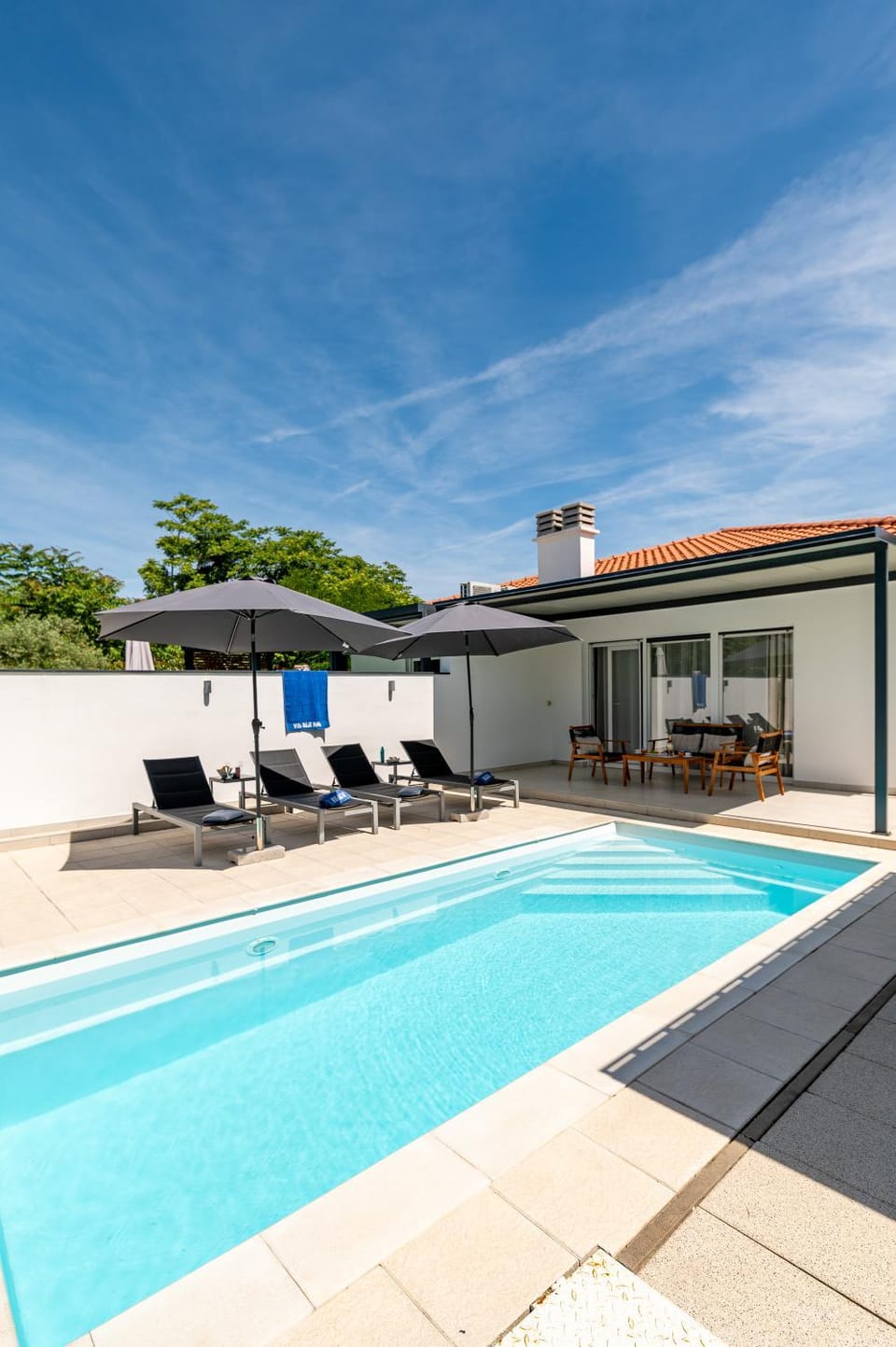 Patio, Day, Pool view, Swimming pool, sunbed