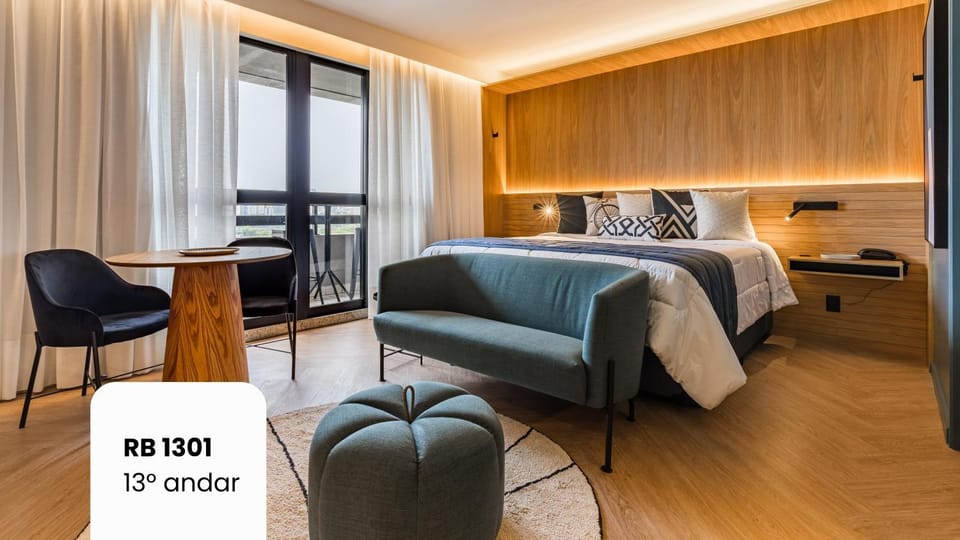 Bed, Photo of the whole room, Seating area, Bedroom