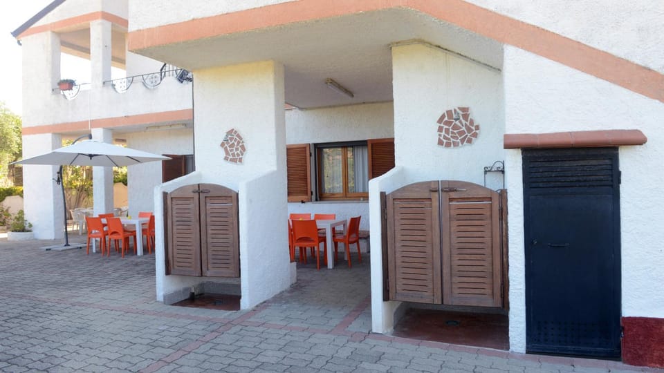 Shower, Patio, Facade/entrance, Balcony/Terrace