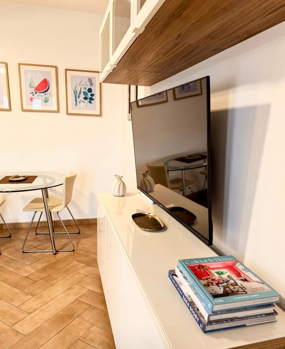 TV and multimedia, Dining area