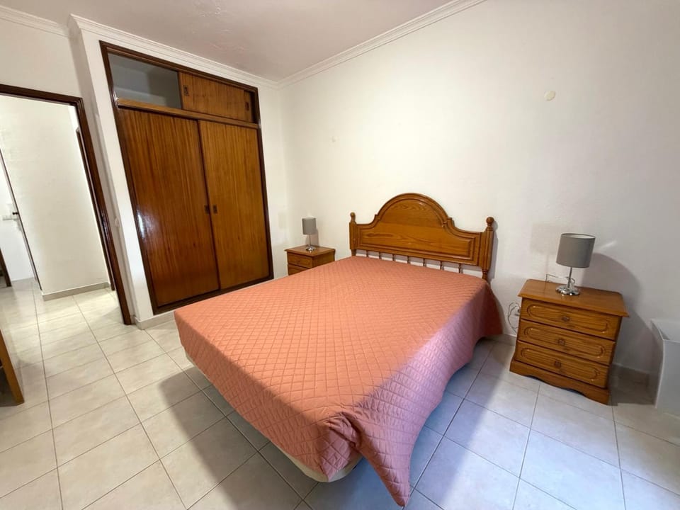 Bed, Photo of the whole room, wardrobe