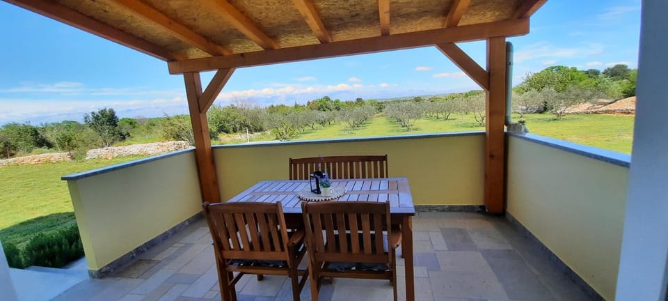 Property building, Restaurant/places to eat, Breakfast