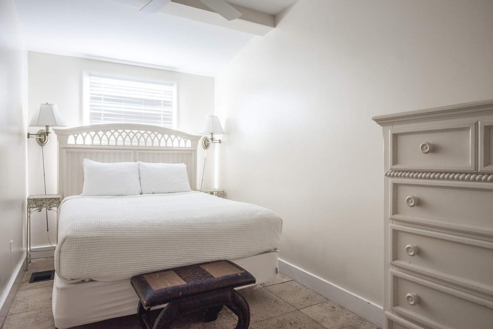 Sea Breeze -Great Location! House in Key West