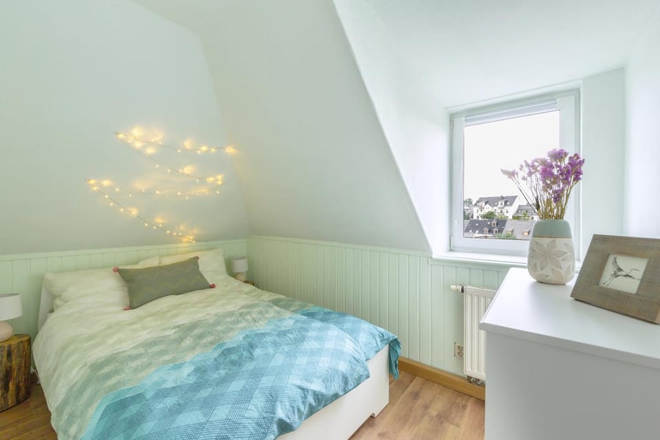 Bed, Photo of the whole room, Decorative detail, Bedroom