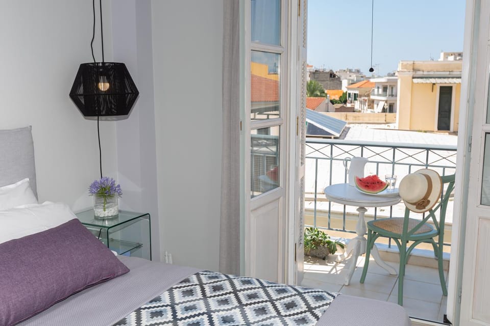Bedroom, City view