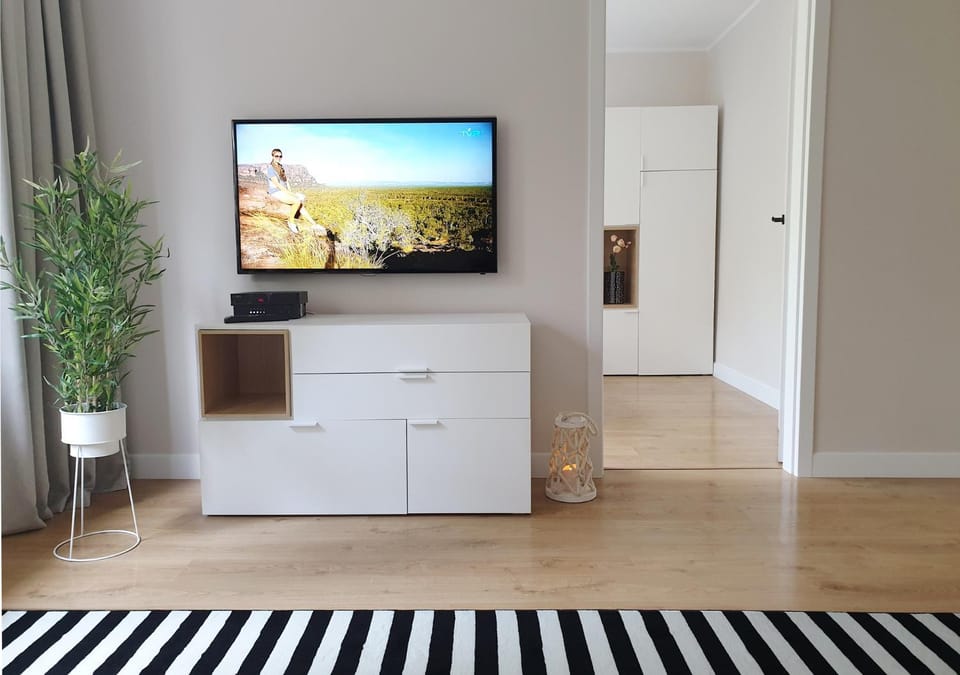 Communal lounge/ TV room, TV and multimedia, Living room, Evening entertainment