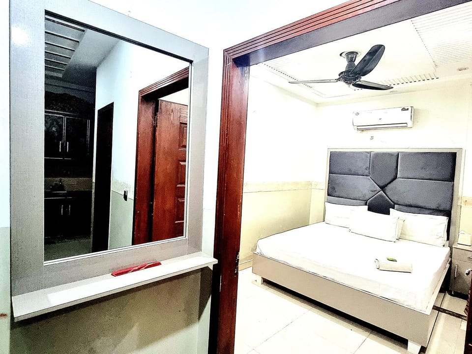 Visit Inn Hotel Bed and Breakfast in Lahore