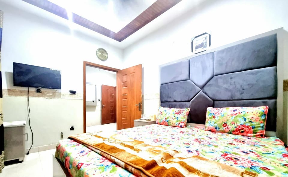Visit Inn Hotel Bed and Breakfast in Lahore