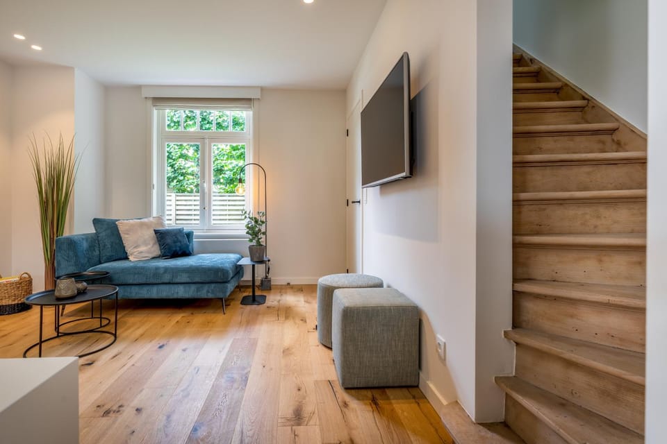 Communal lounge/ TV room, TV and multimedia, Living room, Seating area