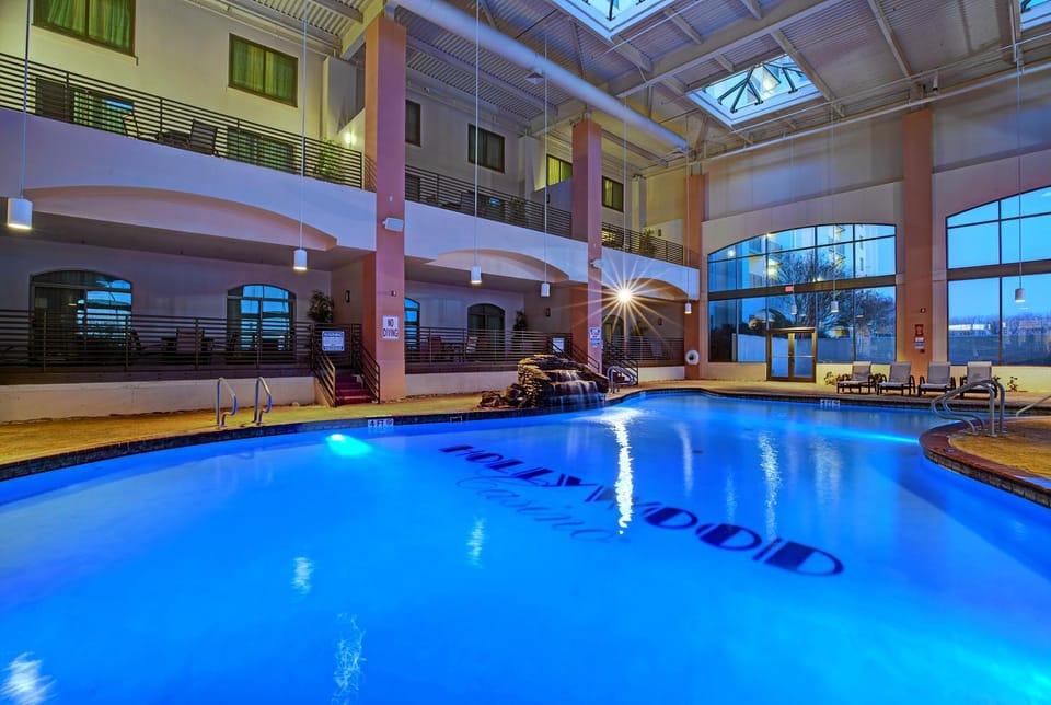 Pool view, Swimming pool, sunbed