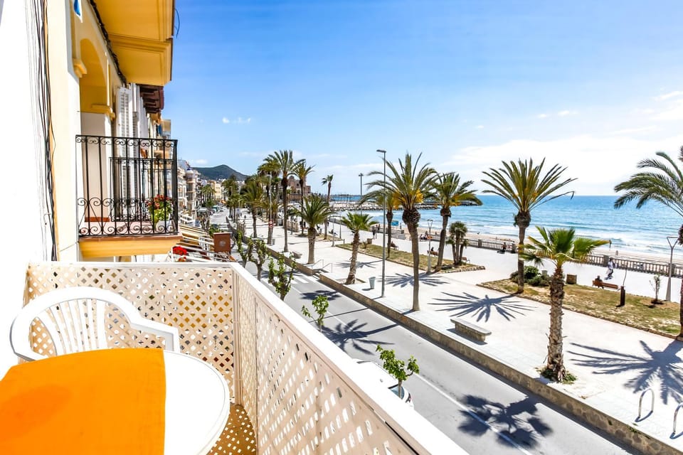 Apart Cozy On The Front Line, Liliane Apartment in Sitges