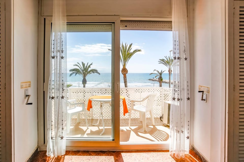 Apart Cozy On The Front Line, Liliane Apartment in Sitges