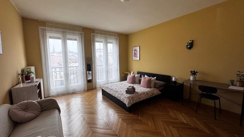 Bed, Photo of the whole room, Bedroom