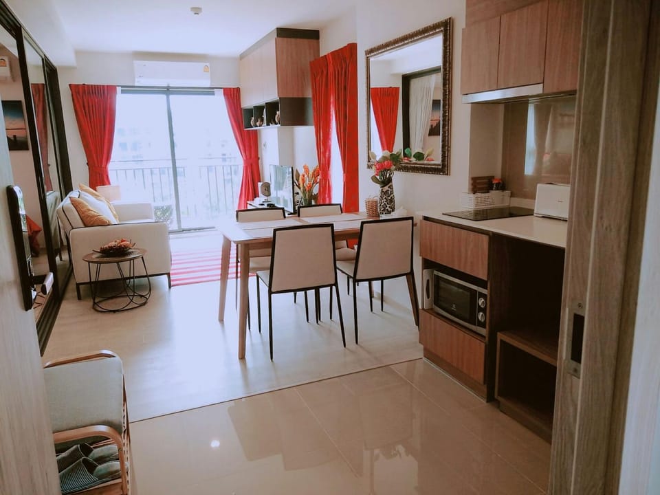 TV and multimedia, Kitchen or kitchenette, Living room, Seating area, Dining area, minibar, stove
