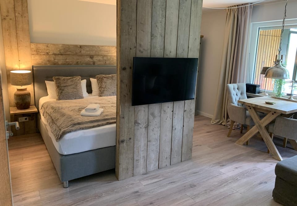 Living room, Dining area, Bedroom