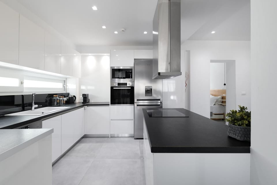 Kitchen or kitchenette, microwave, oven, stove