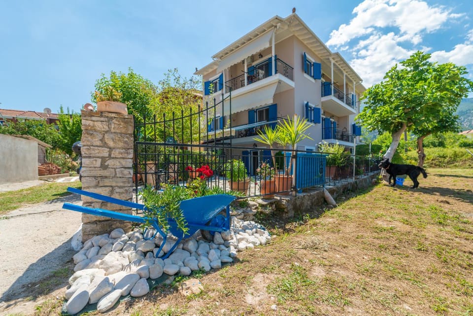 Property building, Facade/entrance