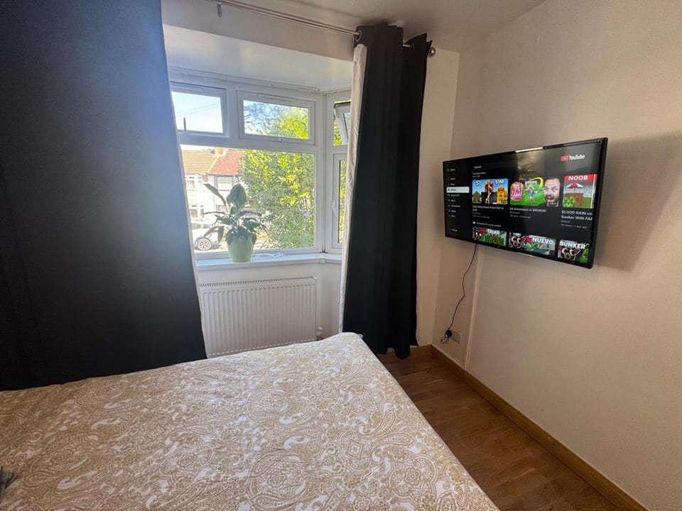 G2 Economy Double Room - Sandycroft Guest House Apartment in London