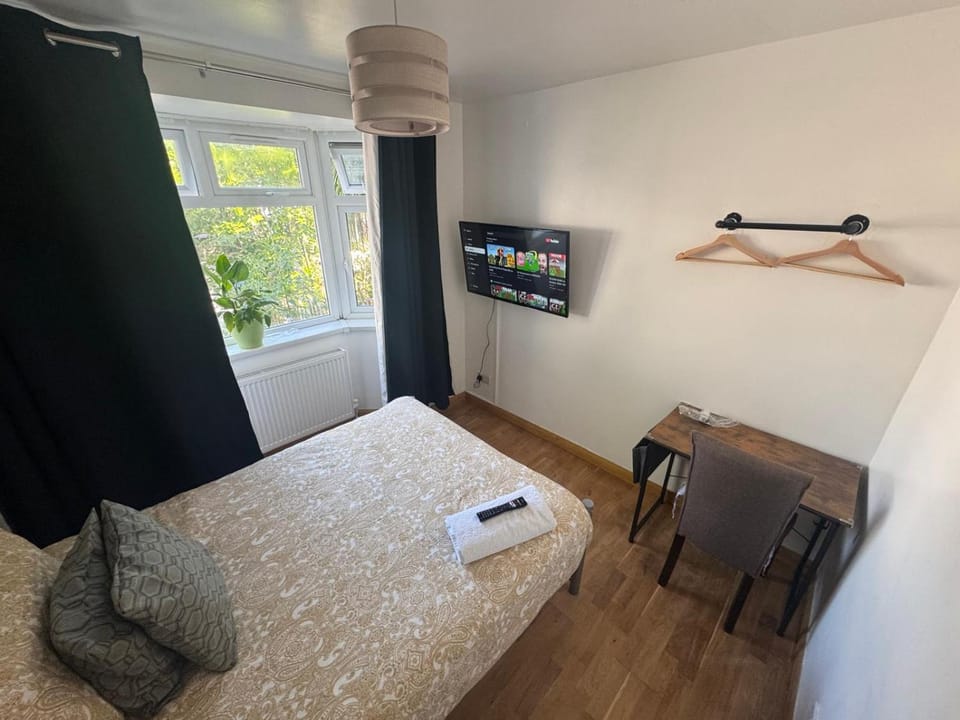 G2 Economy Double Room - Sandycroft Guest House Apartment in London