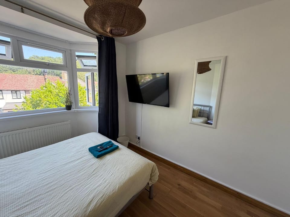 F4 Modern Double Room (Sandycroft Guest House) Apartment in London