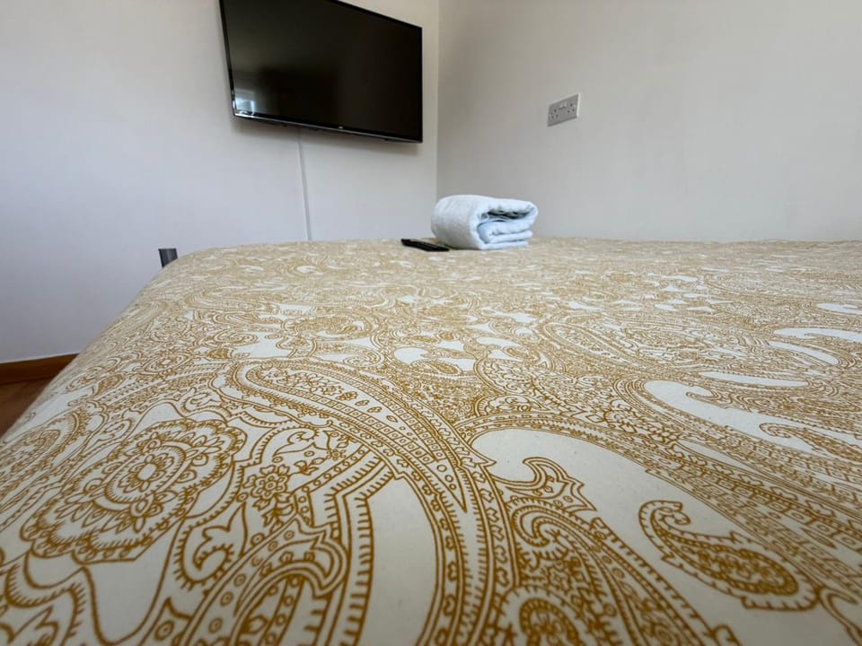 F5 Private Double Room (Sandycroft Guest House) Apartment in London