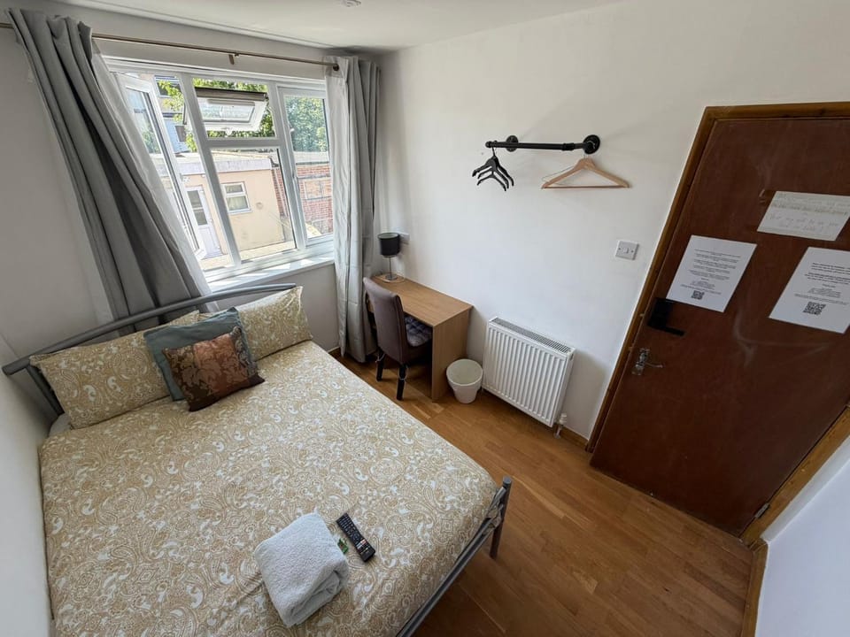 F5 Private Double Room (Sandycroft Guest House) Apartment in London
