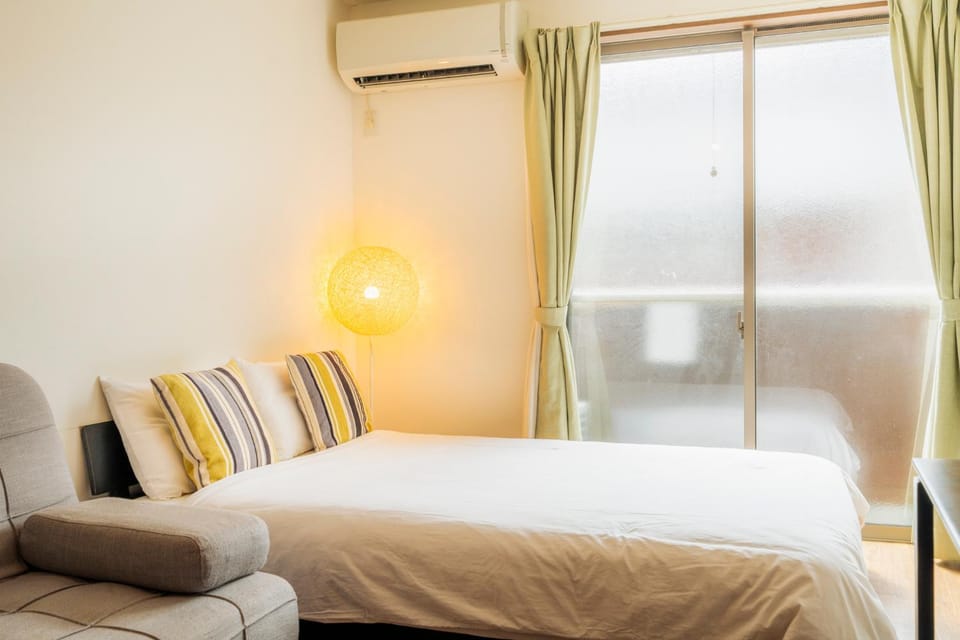 Bed, air conditioner